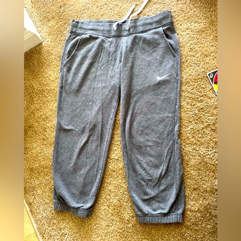 Nike Pants Womens Small Gray Jogger Capris Loose Fit Mid Rise Sweatpants Cropped